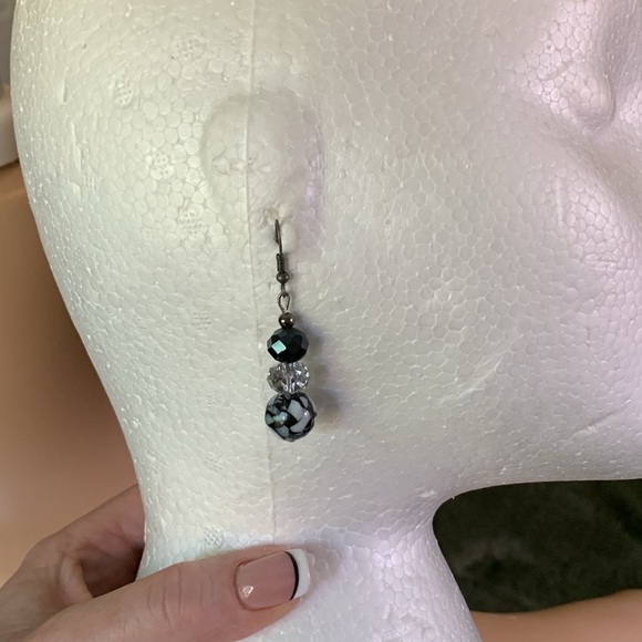 18” Marble & Crystal Necklace Set - Picture 6 of 7